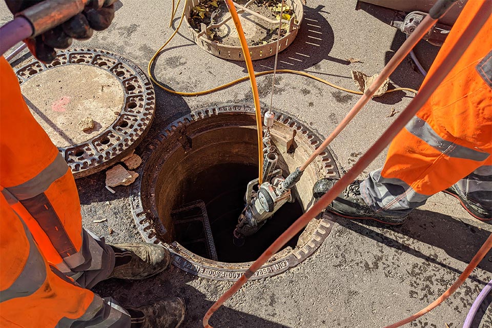 Einsatzbild Hoechstdruckwasserstrahlen Einlass in Kanal